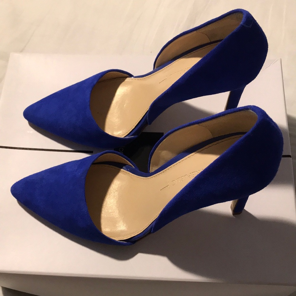 Banana republic pumps in Navy suede size 6 1/2